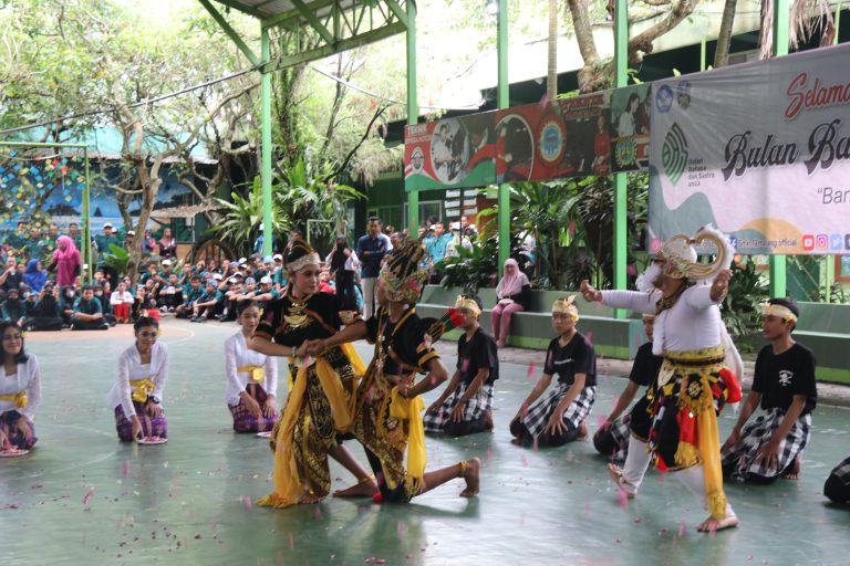 SMK Negeri 12 Malang Selenggarakan Peringatan Bulan Bahasa